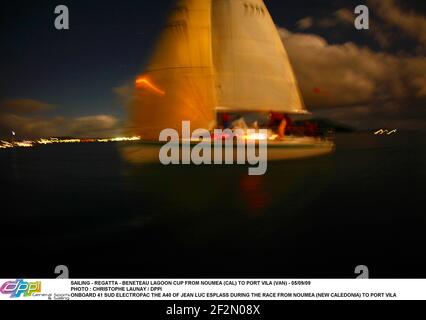 VOILE - REGATTA - COUPE DE LAGUNE BENETEAU DE NOUMÉA (CAL) À PORT VILA (VAN) - 05/09/09PHOTO : CHRISTOPHE LAUNAY / DPPI À BORD 41 SUD ELECTROPAC L'A40 DE JEAN LUC ESPLASS PENDANT LA COURSE DE NOUMÉA (NOUVELLE CALÉDONIE) À PORT VILA (VANUATU) Banque D'Images