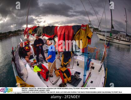 VOILE - REGATTA - COUPE DE LAGUNE BENETEAU DE NOUMÉA (CAL) À PORT VILA (VAN) - 05/09/09PHOTO : CHRISTOPHE LAUNAY / DPPI À BORD 41 SUD ELECTROPAC L'A40 DE JEAN LUC ESPLASS PENDANT LA COURSE DE NOUMÉA (NOUVELLE CALÉDONIE) À PORT VILA (VANUATU) Banque D'Images