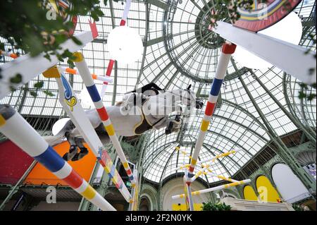 France, Paris : Olivier Robert (FRA) à cheval Vangog du Mas Garnier pendant le Saut-Hermès, Grand-Palais, le 24 mars 2019, à Paris, France - photo Christophe Bricot / DPPI Banque D'Images