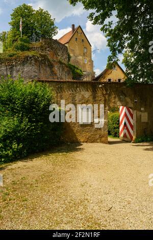 Château de Pottenstein au-dessus de la ville de Pottenstein, Suisse franconienne, quartier de Bayreuth, Franconie, haute-Franconie, Bavière, Allemagne Banque D'Images