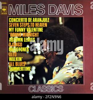 Miles Davis : 1975. Double couverture LP avant et arrière : classiques Banque D'Images