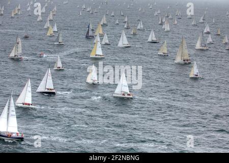 VOILE - TOUR DE BELLE ILE 2011 - LA TRINITE SUR mer (FRA) - PHOTO : CHRISTOPHE LAUNAY / DPPISecond voile en France, en nombre de navires participants. PARC D'ILLUSTRATIONS Banque D'Images