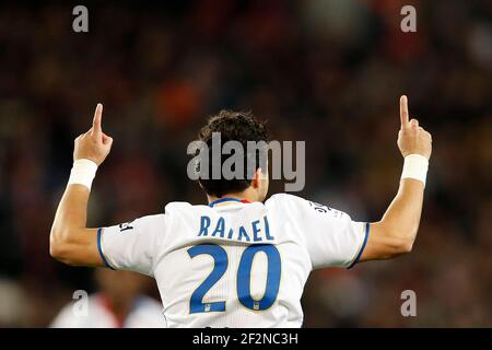Le défenseur brésilien de Lyon Rafael da Silva célèbre lors du championnat de France Ligue 1 de football entre Paris Saint-Germain et l'Olympique Lyonnais le 19 mars 2017 au stade du Parc des Princes à Paris, France - photo Benjamin Cremel / DPPI Banque D'Images