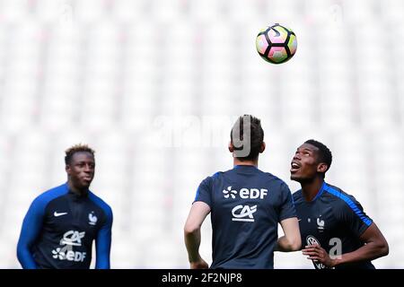 Le milieu de terrain français Paul Pogba participe à une formation de l'équipe de France avant le match amical entre la France et l'Angleterre le 12 juin 2017 au Stade de France à Saint-Denis, France - photo Benjamin Cremel / DPPI Banque D'Images