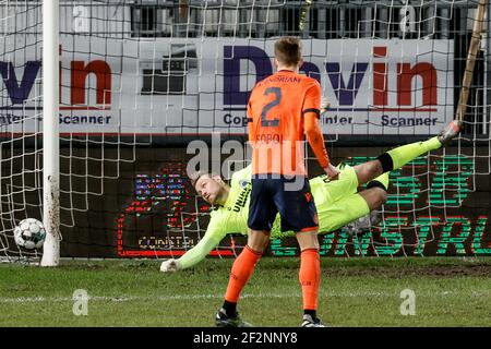 Simon Mignolet, gardien de but du club, photographié en action lors d'un match de football reporté entre Sporting Charleroi et Club Brugge KV, vendredi 12 mars 202 Banque D'Images