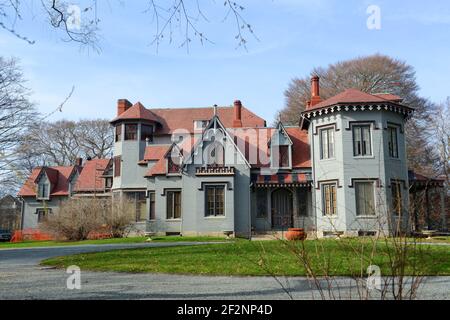 Kingscote est un manoir gothique de renouveau sur Bellevue Avenue, Newport, Rhode Island, Etats-Unis. Ce manoir a été construit en 1839 et appartient à la famille King à partir de 186 Banque D'Images