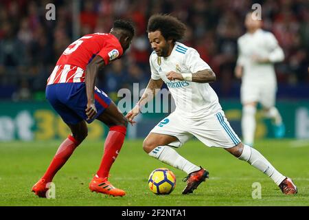 Le défenseur brésilien du Real Madrid Marcelo dribbles lors du championnat espagnol de football Liga match entre Atletico Madrid et Real Madrid le 18 novembre 2017 au Wanda Metropolitano à Madrid, Espagne - photo Benjamin Cremel / DPPI Banque D'Images