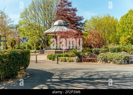 Kiosque à musique au Coronation Park à Dartmouth Harbour, Devon, Angleterre, Royaume-Uni Banque D'Images