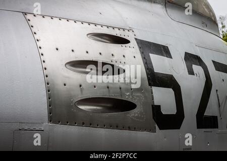 Gros plan sur un chasseur à réaction F-86D Sabre nord-américain construit par Mitsubishi japonais de la Japan Air Self-Defense Force, dans la ville de Nara, au Japon Banque D'Images