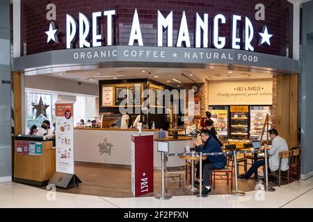 Hong Kong, Chine. 12 mars 2021. Chaîne de magasins multinationaux britanniques PRET A Manger Shop vu à Hong Kong. (Photo de Chukrut Budrul/SOPA Images/Sipa USA) crédit: SIPA USA/Alay Live News Banque D'Images