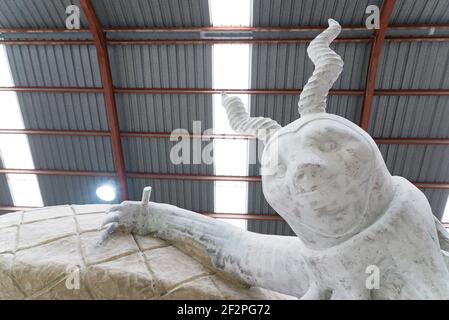 Benaguacil, Espagne. 20 janvier 2021. Un monument de la Falla est photographié pendant sa construction. Les Fallas de Valence ont été suspendues en raison de la situation sanitaire provoquée par la pandémie de Covid19. L'usine de Fallas doit attendre jusqu'au deuxième semestre de 2021. La Fla principale de la Plaza del Ayuntamiento est déjà entrée dans la phase finale de construction. Les derniers détails sont faits à l'atelier de l'artiste Fallas Alejandro Santaeulalia, avec l'artiste et designer Antonio Segura Donat (Dulk). (Photo de Xisco Navarro/SOPA Images/Sipa USA) crédit: SIPA USA/Alay Live News Banque D'Images