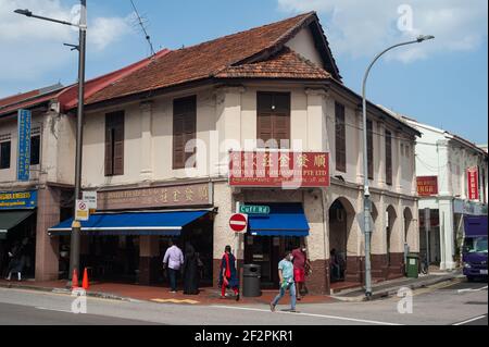 10.03.2021, Singapour, République de Singapour, Asie - magasins traditionnels le long de Serangoon Road dans le quartier de Little India. Banque D'Images