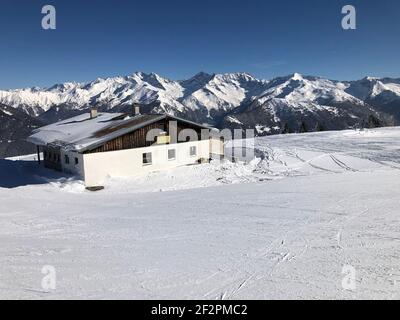 Domaine skiable de Bergeralm, Nösslachjoch, restaurant de remontées mécaniques, Nösslachjochhütte, paysage d'hiver, Panorama d'hiver, nature, Wipptal, Col de Brenner, Innsbruck, Steinach am Brenner, Tyrol, Autriche Banque D'Images