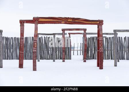 Allemagne, Saxe-Anhalt, Pömmelte, sanctuaire couvert de neige, fossé circulaire, Également connu sous le nom de Stonehenge allemand par les archéologues. Banque D'Images