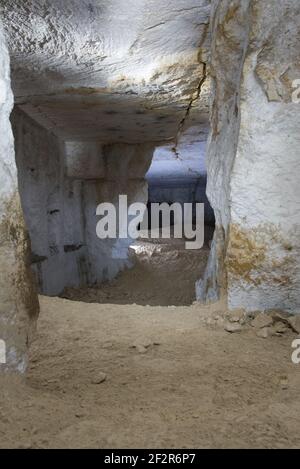 Le réseau de l'homme a fait des grottes calcaires à Vic-sur-Aisne Ont été utilisés par les troupes comme abri pendant la Grande Guerre Banque D'Images