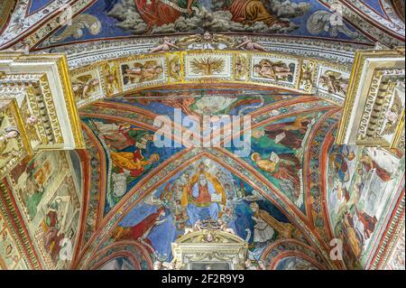 Fresques sur le plafond de l'Oratoire de Santa Maria delle Grazie à Alanno. Province de Pescara, Abruzzes, Italie Banque D'Images