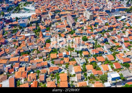 Toits de maisons résidentielles dans la ville croate de Sibenik Banque D'Images