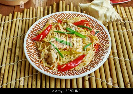 Méin de poulet du Népal, chowmein de style népalais Banque D'Images