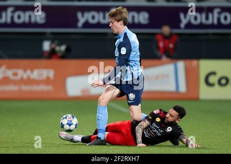 ROTTERDAM, PAYS-BAS - MARS 12: Tim Pieters du FC Utrecht U23, Brandon Ormonde Ottewill de SBV Excelsior pendant le match Keukenkampioen Divisiie be Banque D'Images