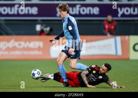 ROTTERDAM, PAYS-BAS - MARS 12: Tim Pieters du FC Utrecht U23, Brandon Ormonde Ottewill de SBV Excelsior pendant le match Keukenkampioen Divisiie be Banque D'Images