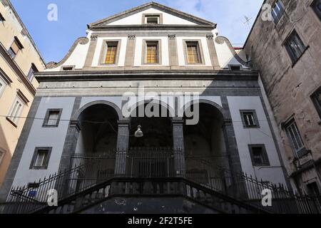 Napoli - Facciata della Chiesa di Santa Maria Regina Coeli Banque D'Images