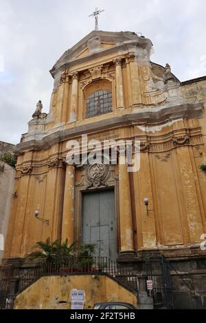 Napoli - Facciata della Chiesa di Sant'Anna a Capuana Banque D'Images