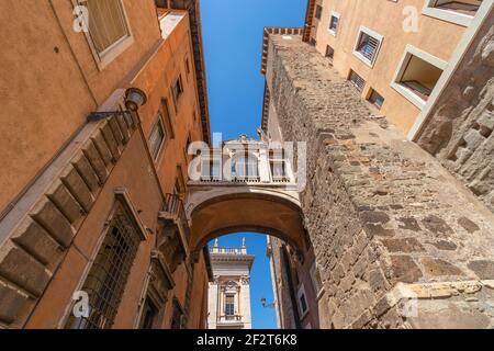 ROME, ITALIE - 05 SEPTEMBRE 2018 : maisons romaines. Rome, Italie. Grand angle Banque D'Images