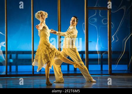 Dreda Blow, danseuses du Ballet du Nord, et Javier Torres, répètent le Super Gatsby au Sadler's Wells- Londres Banque D'Images