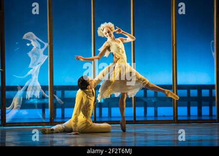 Dreda Blow, danseuses du Ballet du Nord, et Javier Torres, répètent le Super Gatsby au Sadler's Wells- Londres Banque D'Images