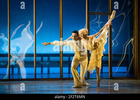 Dreda Blow, danseuses du Ballet du Nord, et Javier Torres, répètent le Super Gatsby au Sadler's Wells- Londres Banque D'Images