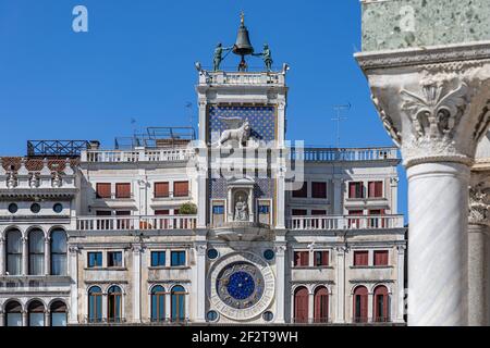 Horloge Saint-Marc. Place Saint-Marc (Piazza San Marco), Venise. La tour de l'horloge de la Piazza San Marco (Torre dell'Orologio). Banque D'Images