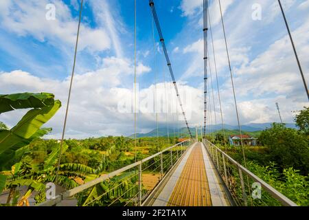 Magnifique pont de rivière paysage dans le parc national Phong Nha Ke Bang au Vietnam. Paysage rural photo prise en Asie du Sud-est. Banque D'Images