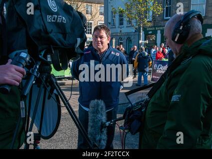 Commentateur TV pendant le rallye Jim Clark. DUNS, frontières écossaises, Écosse, Royaume-Uni Banque D'Images