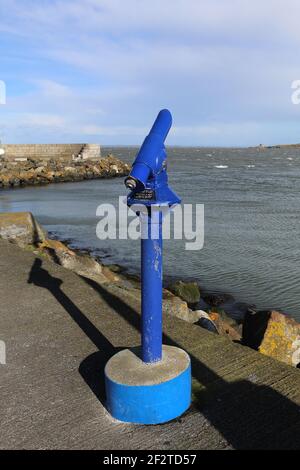 Payez pour voir le télescope sur Howth Harbour, Irlande Banque D'Images