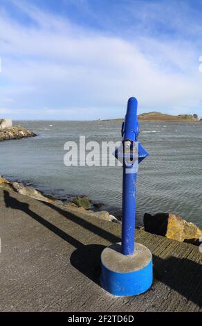 Payez pour voir le télescope sur Howth Harbour, Irlande Banque D'Images