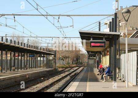 Gare dans la ville balnéaire de Calella on La Costa Brava près de Barcelone en Catalogne Espagne UE 2019 Banque D'Images