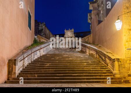 Escalier menant à l'église Saint Ignatius à Dubrovnik, Croatie Banque D'Images