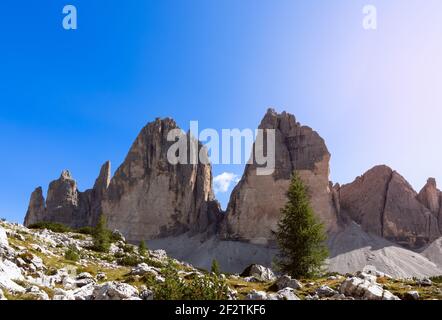 Vue à proximité des sommets de la célèbre Tre cime di Lavaredo. Tyrol du Sud, Italie Banque D'Images