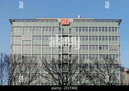 DB Verwaltungsgebäude am Ostbahnhof, Deutsche Bahn, Berlin, Friedrichshain, Banque D'Images