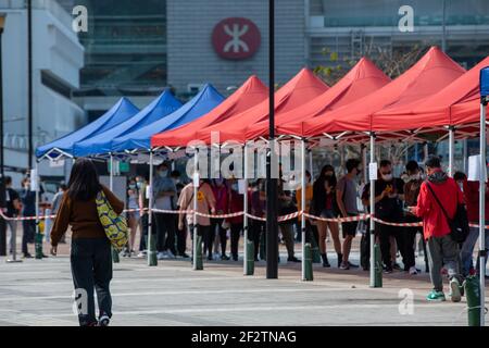 Hong Kong, Hong Kong. 13 mars 2021. Les nouveaux groupes de gym, de banques et de restaurants et de restaurants déclenchent des tests gouvernementaux obligatoires alors que les craintes d'une 5e vague redescendent, à Hong Kong, R.A.S., le 13 mars 2021. Il y a plus d'un an, Covid-19 est devenu une pandémie mondiale. (Photo de Simon Jankowski/Sipa USA) crédit: SIPA USA/Alay Live News Banque D'Images