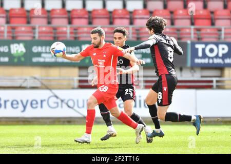 LONDRES, ROYAUME-UNI. 13 MARS : Nick Freeman de Leyton lutte pour possession avec Jai Rowe(25) et Alex Gilliead(8) de Scunthorpe lors du match Sky Bet League 2 entre Leyton Orient et Scunthorpe réunis au Mattchroom Stadium, Londres, le samedi 13 mars 2021. (Credit: Ivan Yordanov | MI News) Credit: MI News & Sport /Alay Live News Banque D'Images