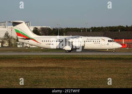 Bulgarie Air BAe 146-300 avec enregistrement LZ-HBE sur le décollage de la piste 18 (appelée Startbahn West) de l'aéroport de Francfort. Banque D'Images