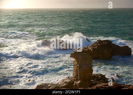 Coucher de soleil en Bretagne sur la Côte sauvage à Quiberon L'Atlantique Banque D'Images