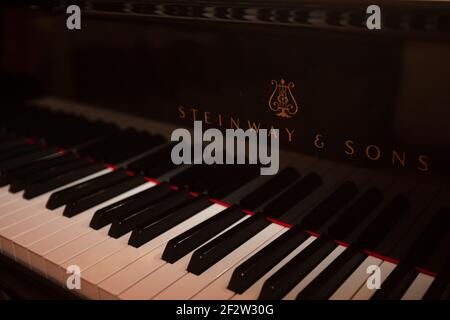 Lviv, Ukraine - 12 juin 2020 : logo Steinway & Sons sur pianoforte noir Banque D'Images