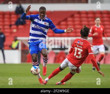 Nottingham, Royaume-Uni. 13 mars 2021. Lucas Joao #18 de Reading passe devant Gaëtan Bong #13 de Nottingham Forest à Nottingham, Royaume-Uni le 3/13/2021. (Photo de Mark Cosgrove/News Images/Sipa USA) crédit: SIPA USA/Alay Live News Banque D'Images