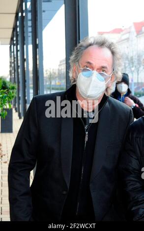 Hugo Egon Balder BEI der Ankunft zur TV-Aufzeichnung der Talkshow 'Riverboat' im Studio 3 der Media City Leipzig. Leipzig, 12.03.2021 Banque D'Images