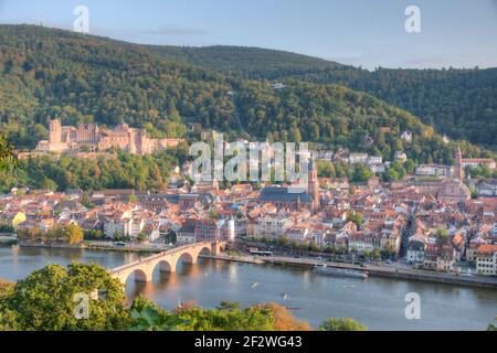 Panorama de Heidelberg derrière le Neckar, Allemagne Banque D'Images