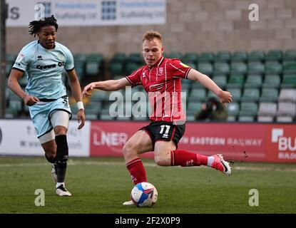 LINCOLN, ROYAUME-UNI. 13 MARS : Anthony Scully de Lincoln City (R) et Gabriel Osho de Rochdale en action pendant le match de la Sky Bet League 1 entre Lincoln City et Rochdale au STADE LNER, Lincoln, le samedi 13 mars 2021. (Crédit : James HolyOak | MI News) crédit : MI News & Sport /Alay Live News Banque D'Images