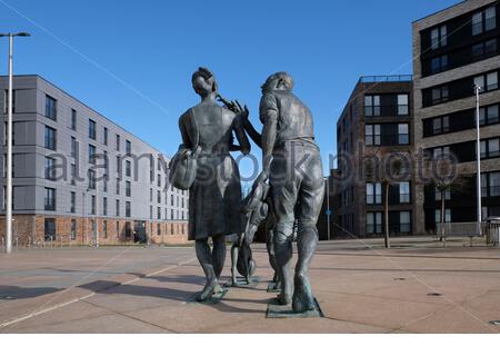 Aller à la sculpture de la plage par Vincent F. Butler à Saltyre Square, Waterfront Avenue, Granton Edinburgh, Écosse Banque D'Images