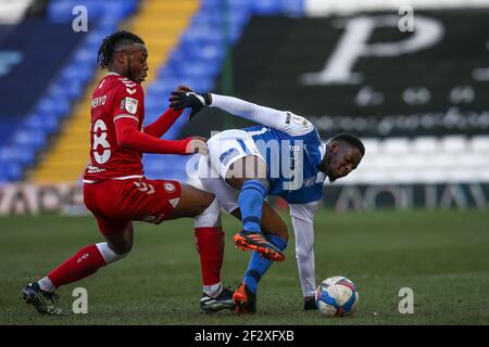 Birmingham, Royaume-Uni. 13 mars 2021. Jonathan Leko #14 de Birmingham City est abordé par Antoine Semenyo #18 de Bristol City à Birmingham, Royaume-Uni le 3/13/2021. (Photo de Simon Bissett/News Images/Sipa USA) crédit: SIPA USA/Alay Live News Banque D'Images